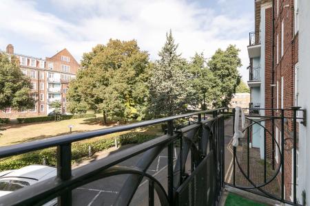 1 bedroom Flat to let in Ferndale Road, Brixton, London, SW9