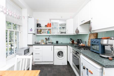1 bedroom Flat to let in Ferndale Road, Brixton, London, SW9