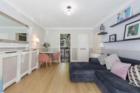 1 bedroom Flat for sale in Elderwood Place, West Norwood, London, SE27
