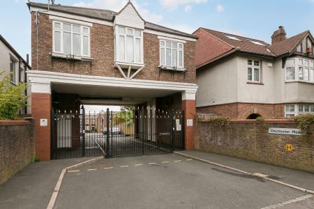 1 bedroom Flat for sale in Chichester Mews, West Norwood, London, SE27