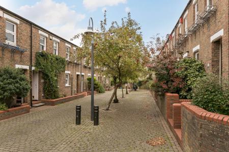 1 bedroom Flat for sale in Chichester Mews, West Norwood, London, SE27