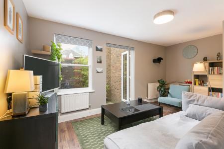 1 bedroom Flat for sale in Chichester Mews, West Norwood, London, SE27
