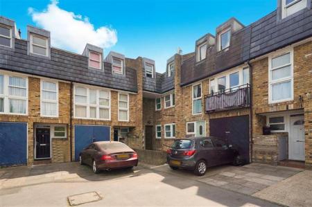 1 bedroom Flat for sale in Franklin Close, West Norwood, London, SE27