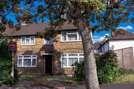 4 bedroom Semi-detached house for sale in Raymond Road, London, BR3
