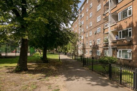 2 bedroom Flat for sale in Studley Road, Stockwell, London, SW4