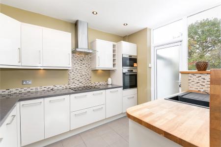 3 bedroom Terraced House for sale in The Chase, London, SW16