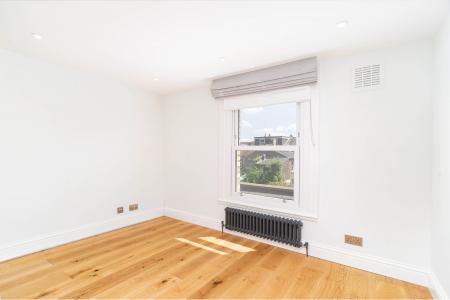 2 bedroom Flat for sale in Wolfington Road, West Norwood, London, SE27