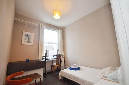 4 bedroom House share to let in Ardgowan Road, Catford, London, SE6