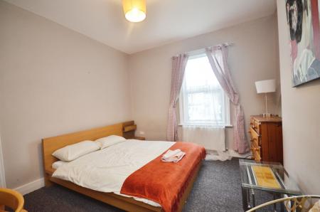 4 bedroom House share to let in Ardgowan Road, Catford, London, SE6