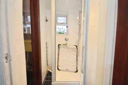 4 bedroom House share to let in Ardgowan Road, Catford, London, SE6