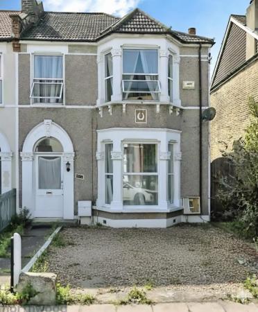 4 bedroom House share to let in Ardgowan Road, Catford, London, SE6