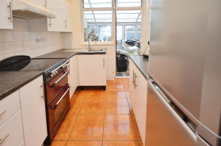 4 bedroom House share to let in Ardgowan Road, Catford, London, SE6