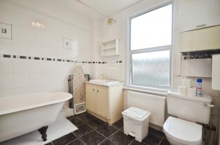 4 bedroom House share to let in Ardgowan Road, Catford, London, SE6