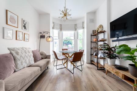 2 bedroom Flat to let in Auckland Hill, West Norwood, London, SE27