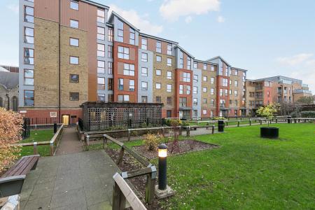 2 bedroom Flat for sale in Campell Road, Thornton Heath, Croydon, CR0