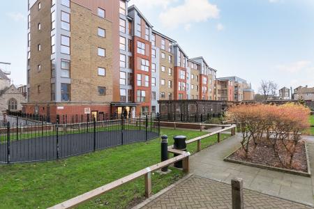 2 bedroom Flat for sale in Campell Road, Thornton Heath, Croydon, CR0