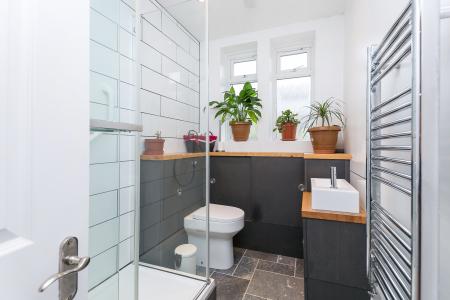 2 bedroom Flat for sale in Valley Road, Streatham, London, SW16