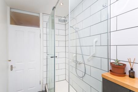 2 bedroom Flat for sale in Valley Road, Streatham, London, SW16