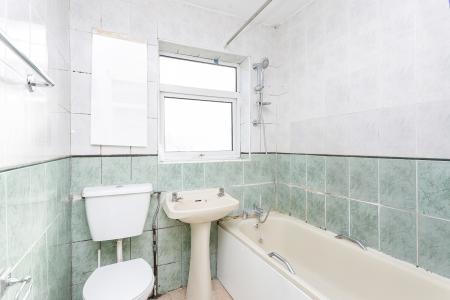 3 bedroom Terraced House to let in Thornton Road, Thornton Heath, Croydon, CR7