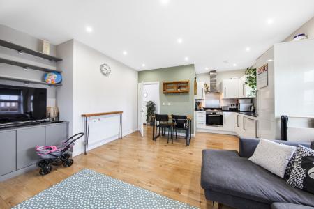 2 bedroom Flat for sale in Semley Road, London, SW16