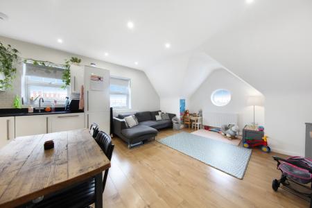 2 bedroom Flat for sale in Semley Road, Norbury, London, SW16