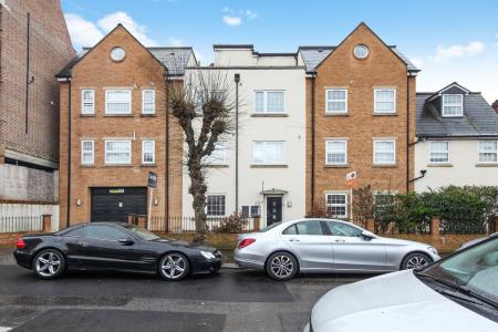 2 bedroom Flat for sale in Semley Road, London, SW16