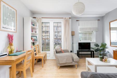 2 bedroom Maisonette for sale in Worsopp Drive, Clapham, London, SW4