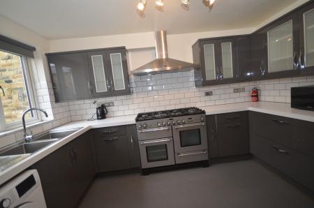 4 bedroom Terraced House to let in Eden Road, West Norwood, London, SE27