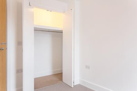2 bedroom Flat to let in Canterbury Road, London, CR0