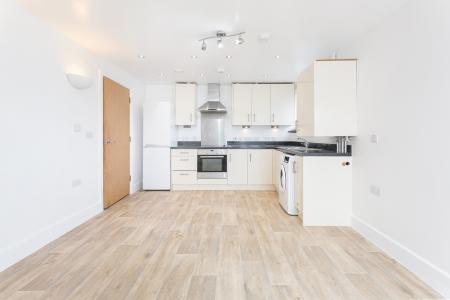 2 bedroom Flat to let in Canterbury Road, London, CR0
