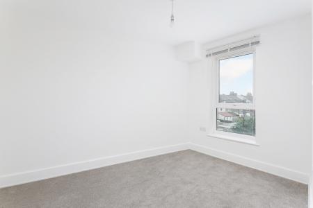 2 bedroom Flat to let in Canterbury Road, London, CR0