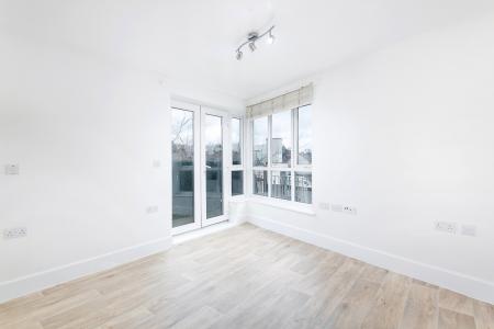 2 bedroom Flat for sale in Canterbury Road, London, CR0