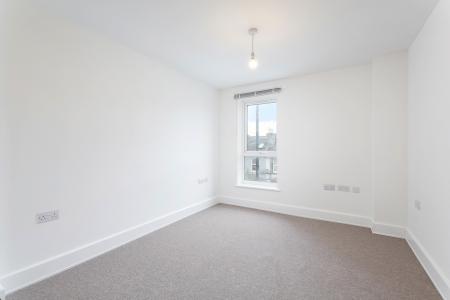 2 bedroom Flat for sale in Canterbury Road, London, CR0