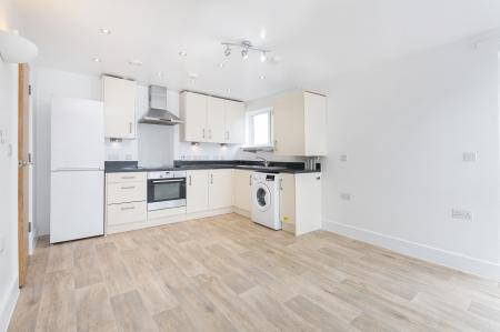 2 bedroom Flat for sale in Canterbury Road, London, CR0