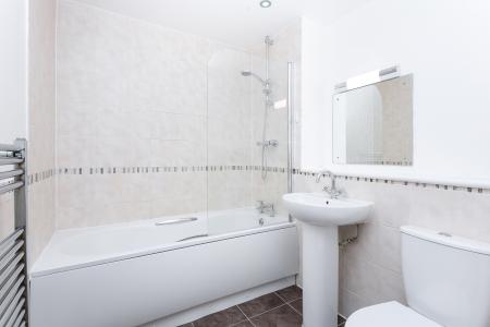 2 bedroom Flat for sale in Canterbury Road, London, CR0