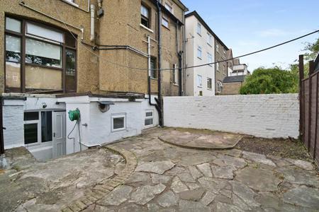 1 bedroom Ground floor maisonette to let in Selhurst Road, South Norwood, London, SE25