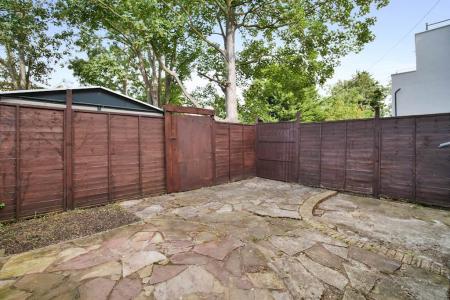 1 bedroom Ground floor maisonette to let in Selhurst Road, South Norwood, London, SE25