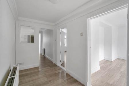 1 bedroom Ground floor maisonette to let in Selhurst Road, South Norwood, London, SE25