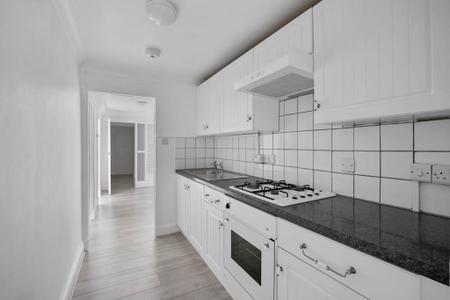 1 bedroom Ground floor maisonette to let in Selhurst Road, South Norwood, London, SE25