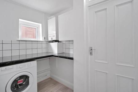 1 bedroom Ground floor maisonette to let in Selhurst Road, South Norwood, London, SE25