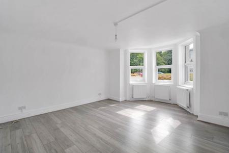 1 bedroom Ground floor maisonette to let in Selhurst Road, South Norwood, London, SE25