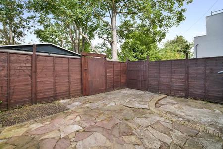 1 bedroom Ground floor maisonette to let in Selhurst Road, South Norwood, London, SE25