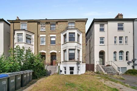 1 bedroom Ground floor maisonette to let in Selhurst Road, South Norwood, London, SE25