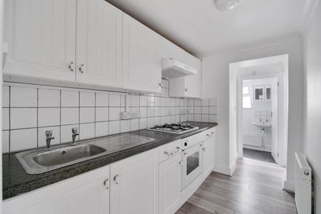 1 bedroom Ground floor maisonette to let in Selhurst Road, South Norwood, London, SE25