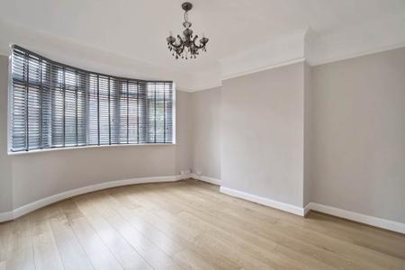 3 bedroom End of terrace house to let in Egremont Road, West Norwood, London, SE27