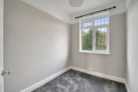 3 bedroom End of terrace house to let in Egremont Road, West Norwood, London, SE27