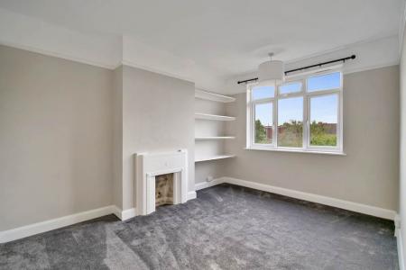 3 bedroom End of terrace house to let in Egremont Road, West Norwood, London, SE27
