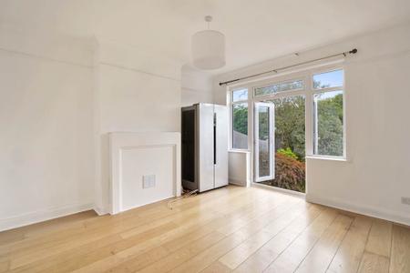 3 bedroom End of terrace house to let in Egremont Road, West Norwood, London, SE27
