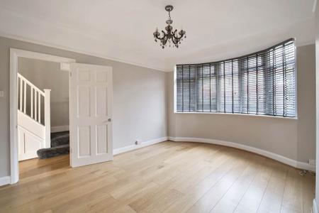 3 bedroom End of terrace house to let in Egremont Road, West Norwood, London, SE27