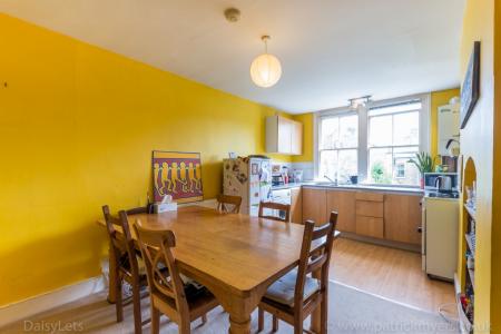 2 bedroom Flat to let in Helix Road, Brixton, London, SW2